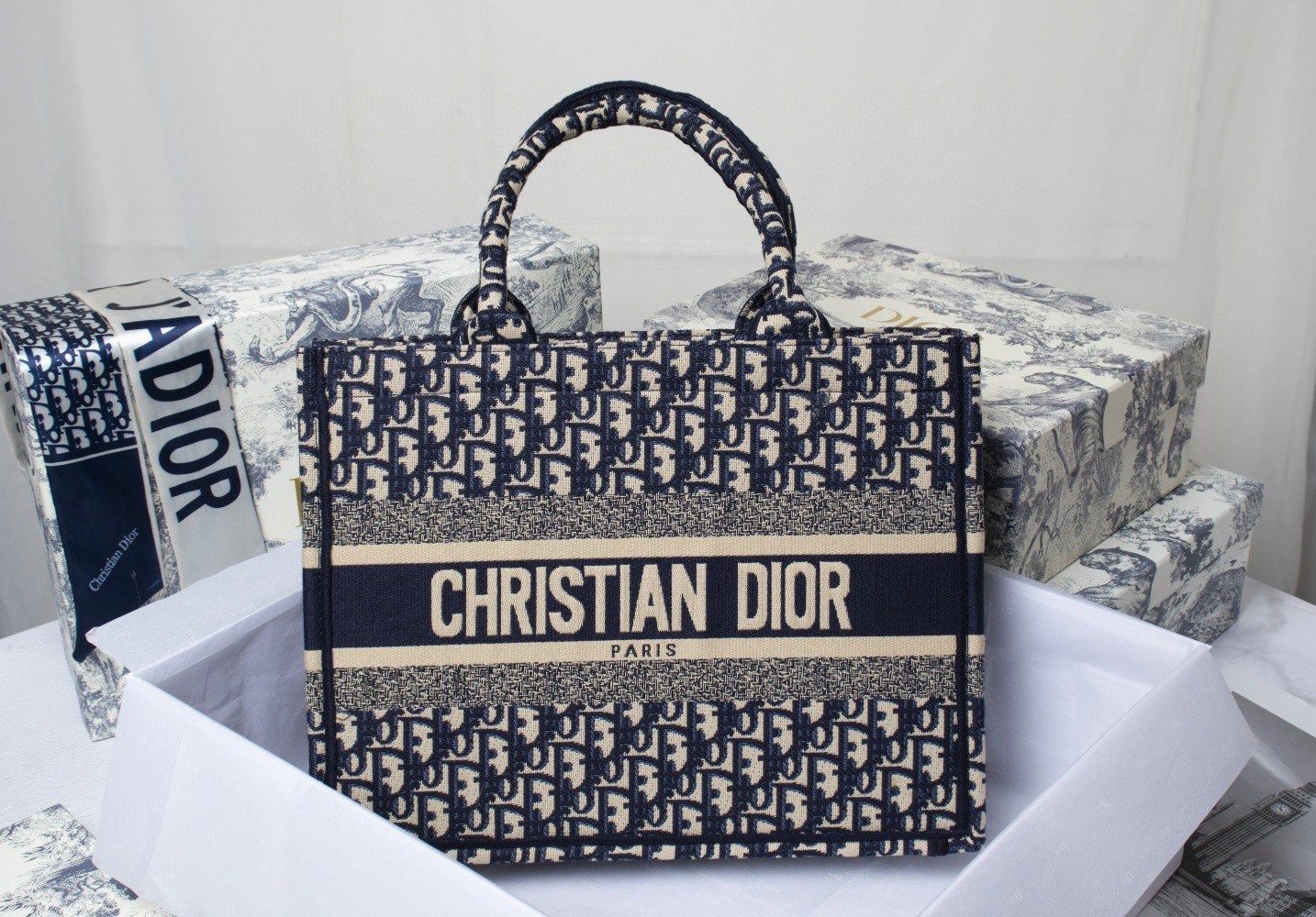 M1296ZRIW Dio.r Book Tote item : BT-B018B2135